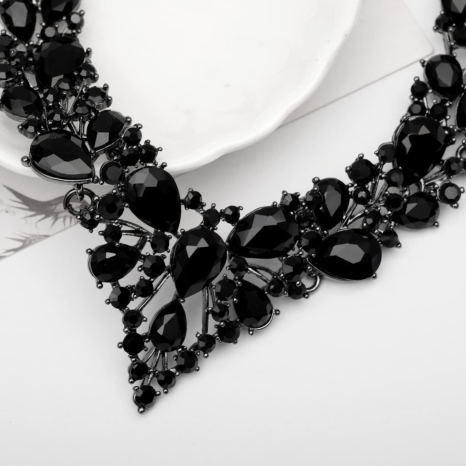 CSY Women’s Vintage Austrian Crystal Necklace Earrings Bracelet Ring Set Retr…