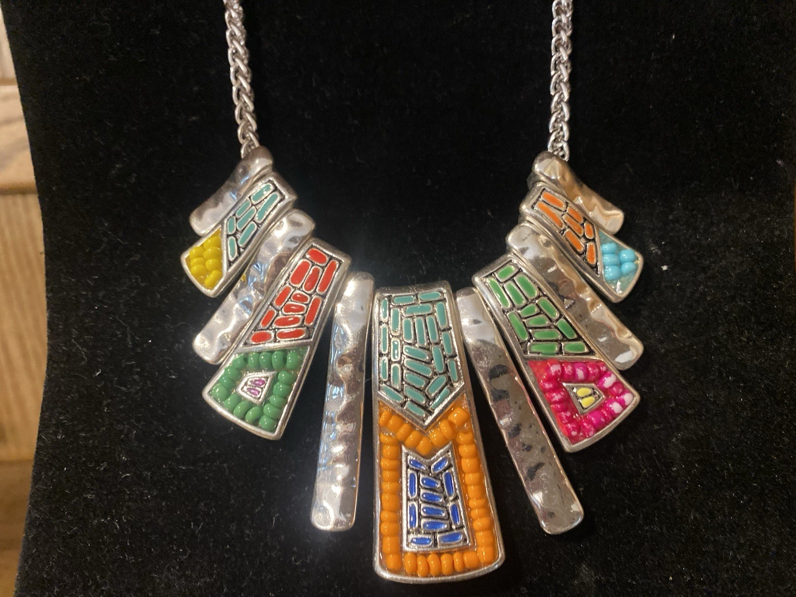 18”-20” Silver Tone Hammered Metal Multicolor Southwest “Look” Necklace READ