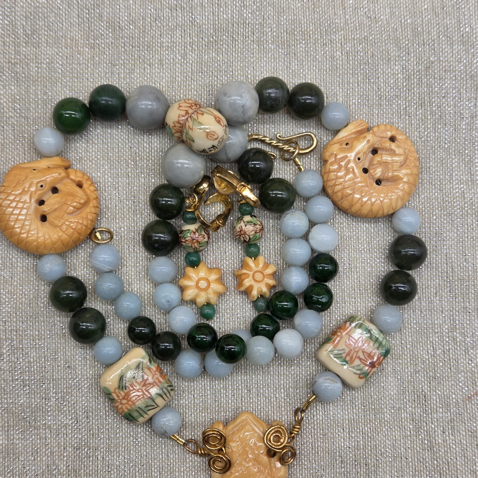 Carved Frog/Lizard/Alligator Reversible Jade/Agate Stone Necklace & Earrings