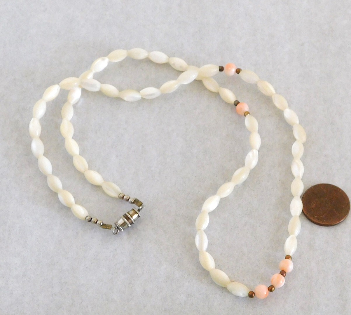 Beaded Necklace – Oblong & Round – Iridescent White and Pink – unmarked (#N452)