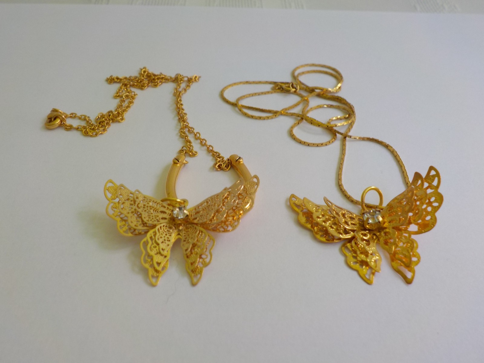 Dimensional Butterfly Necklace Rhinestone Gold Tone Metal Pendant Chain Total 2