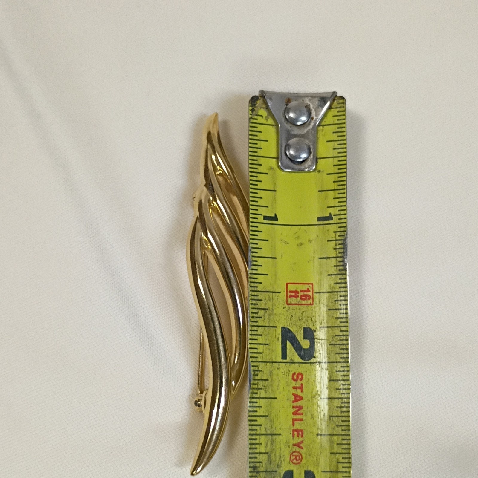 Trifari Signed Gold-Tone Leaf Swirl Brooch Pin Metal No Stone Vintage