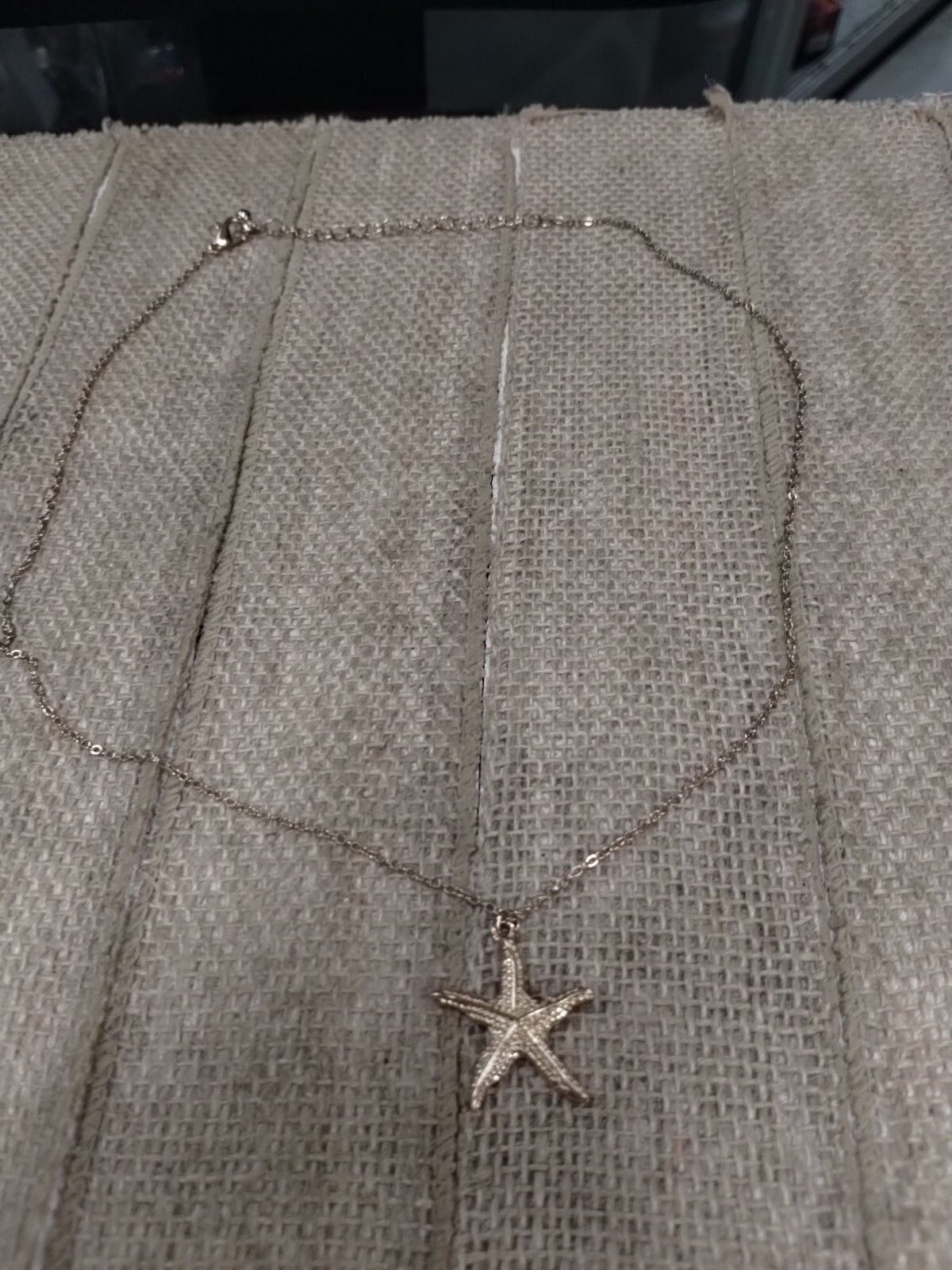 Gold Tone Star Fish Necklace With Chain Adjustable Size Lobster Clamp