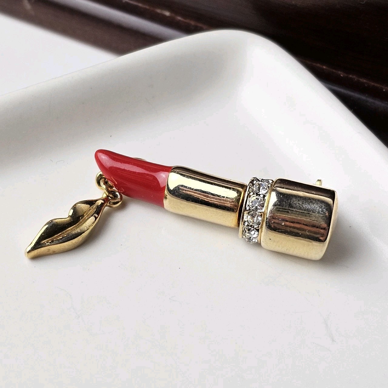 Costume Jewelry Gold Tone Red Enamel Rhinestone Lipstick Brooch Pin