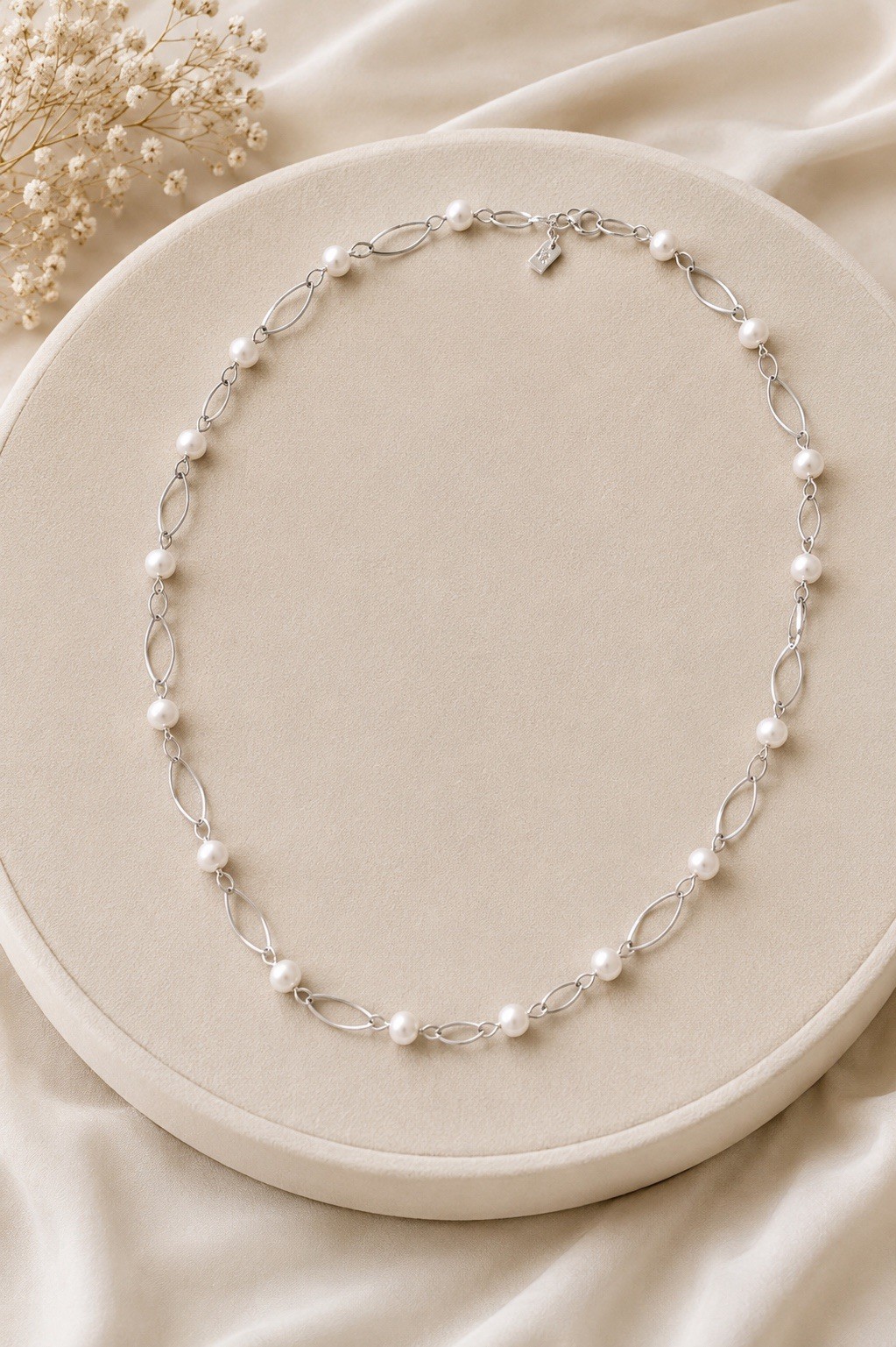Ralph Lauren Ralf Lauren Silver Romantic Rebel Oval Link ,Simulated white Pearl