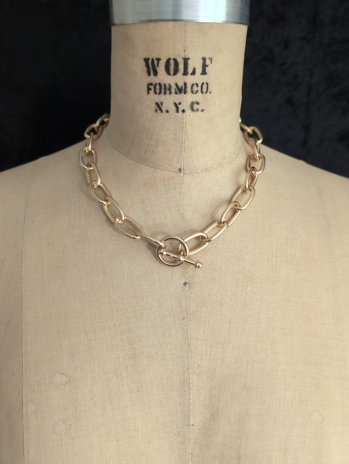 Excellent Quality Gold Tone Toggle Clasp Oval Link Necklace 17 Inches Long