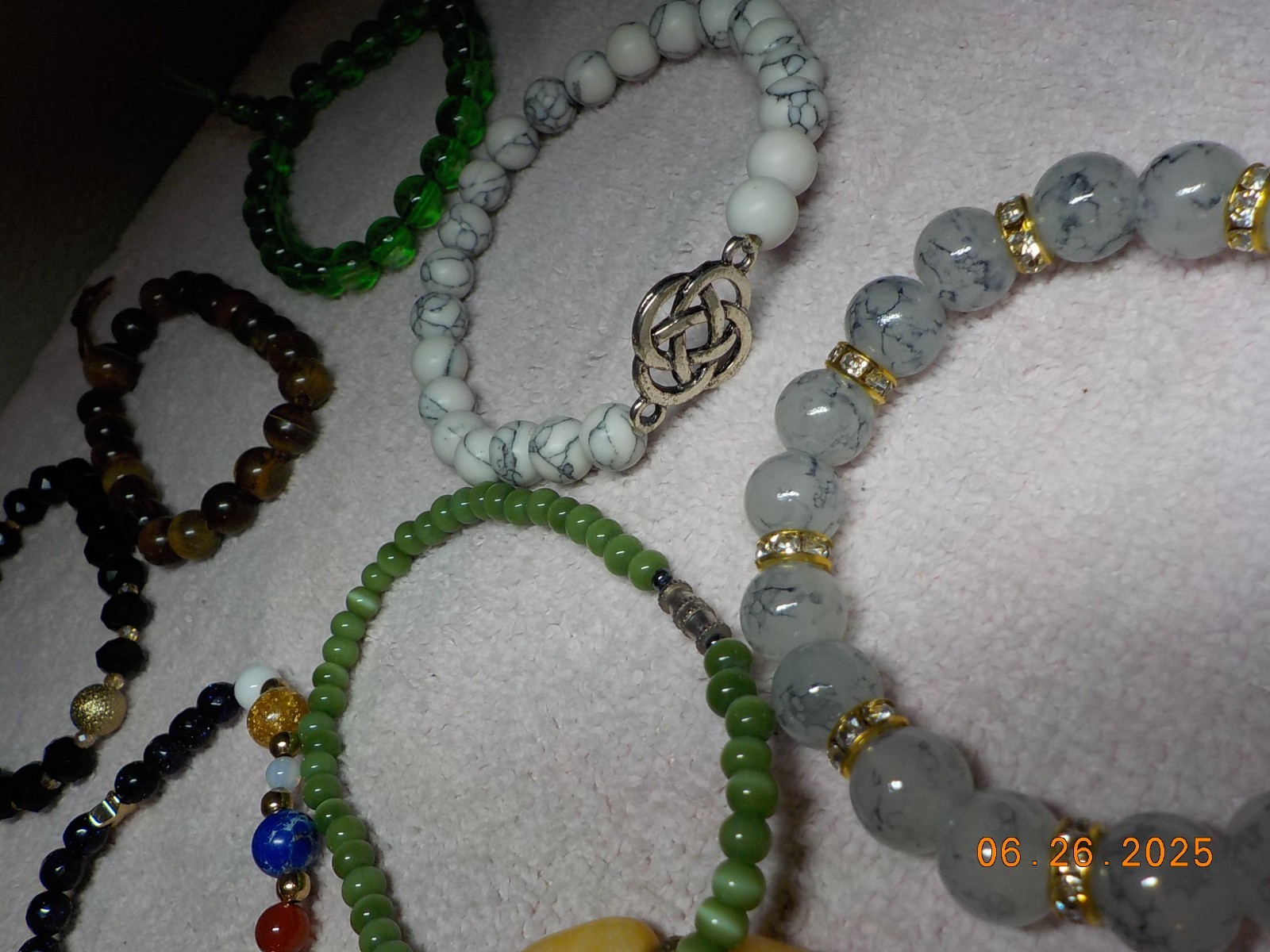 LOT OF 13 STRETCH BRACELETS/BANGLES GLASS/STONE/METAL/TIGERS EYE/LAPIZ 8.6 OZ