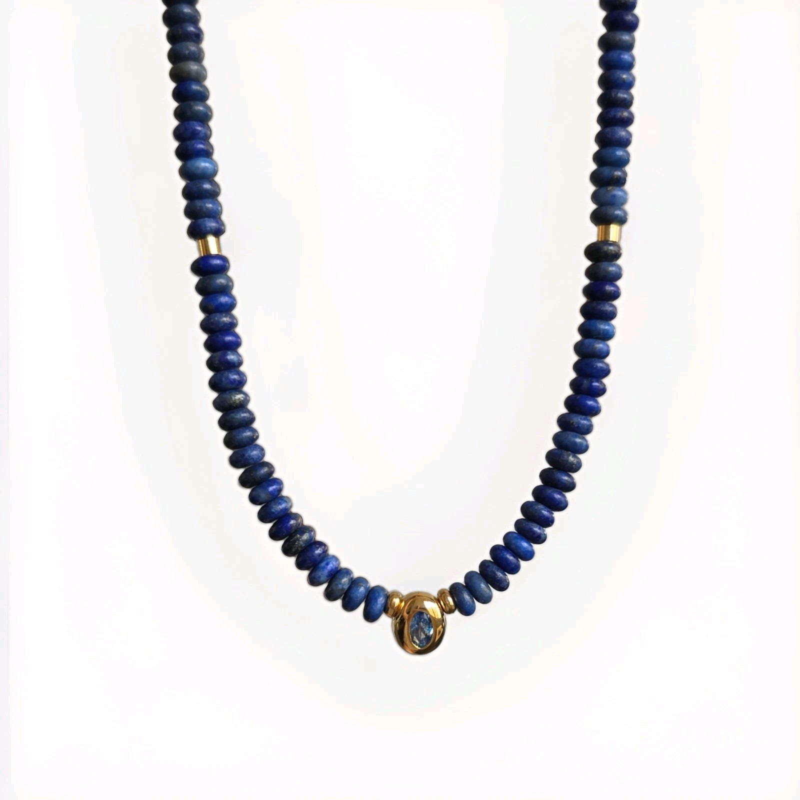 Handmade Lápiz Lazuli Necklase With Detail In Gold Field