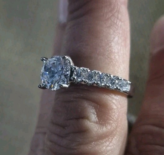 Silver Tone Cz Solitare With Accents And Matching Band Size 7