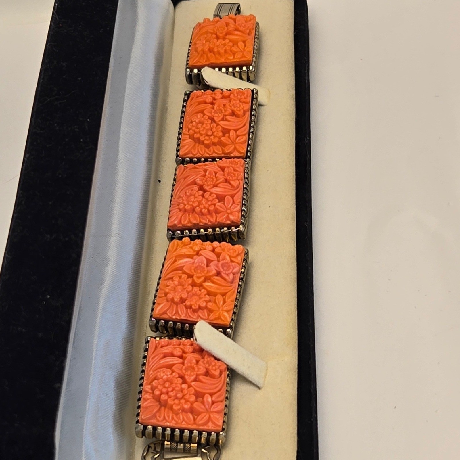 Carved Floral Link Bracelet Womens 7.25in Orange Excellent Faux Cinnabar
