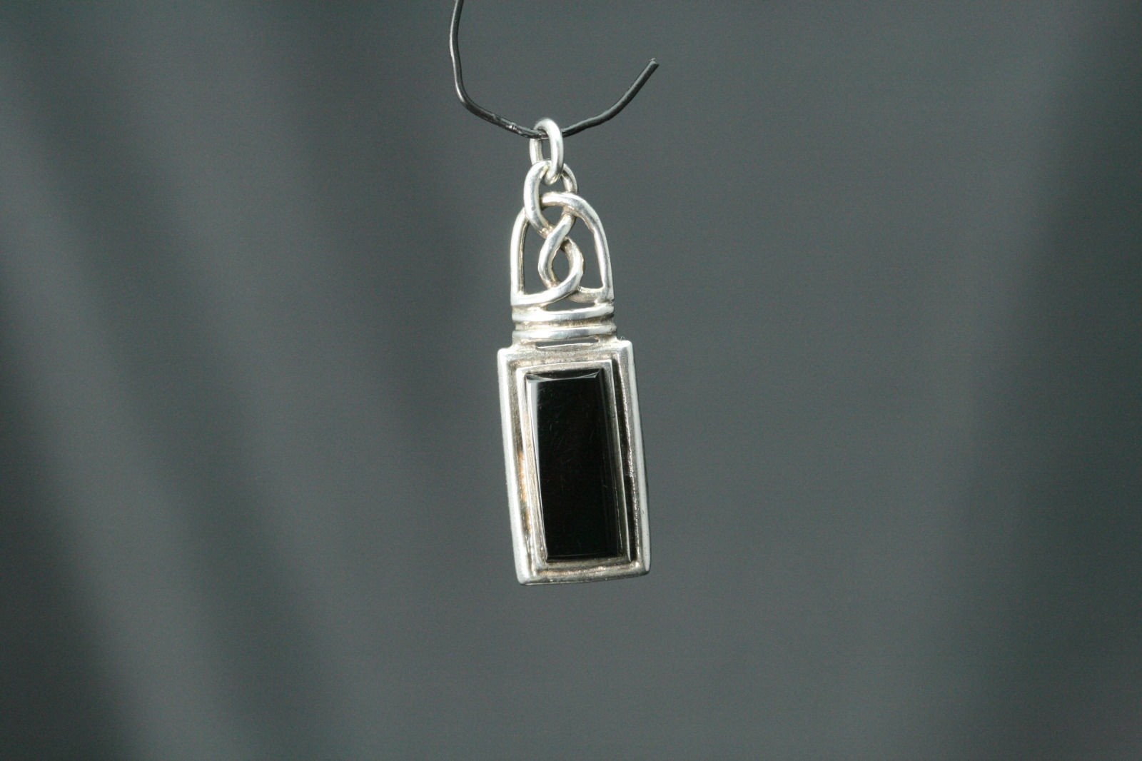 925 Sterling Silver Onyx Ornate Design Dangle Pendant 5 Grams (PEN2069)