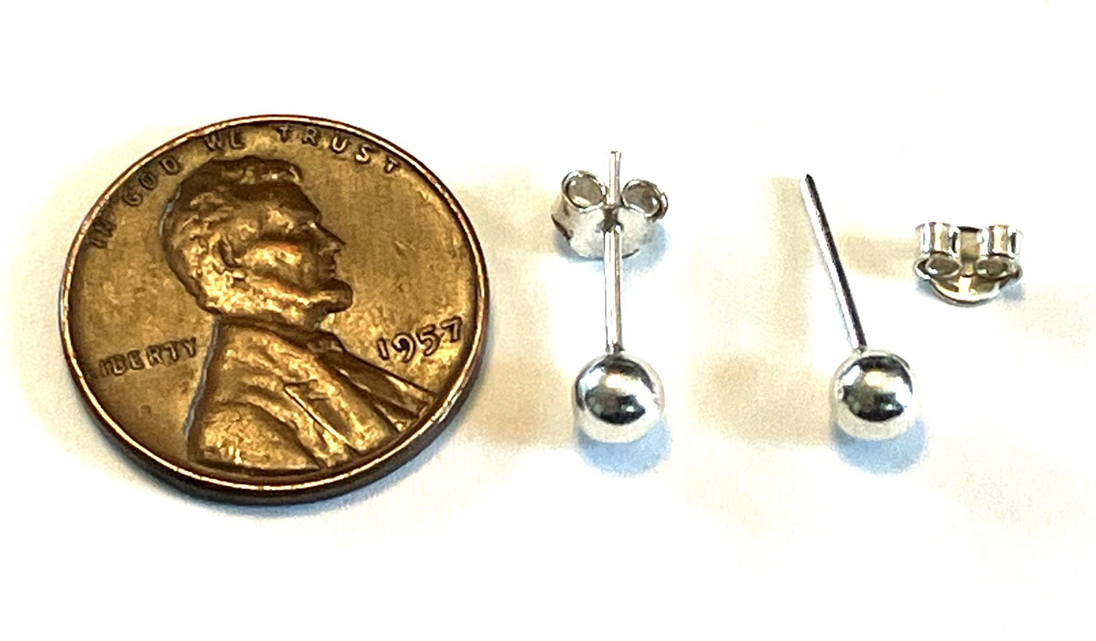 PAIR STERLING SILVER ROUND BALL 4mm STUD EARRINGS V977