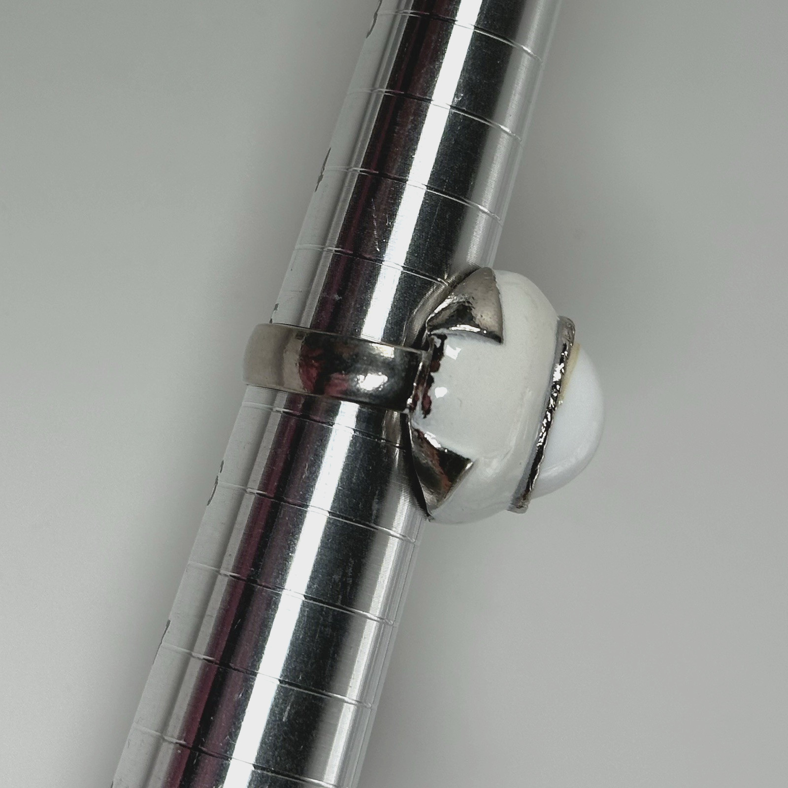 Vintage White Enamel Dome Silver Tone 20mm Wide Size 5 Adjustable