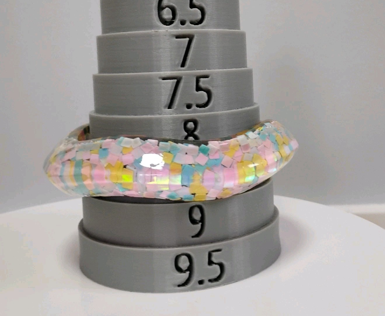 New Confetti Encased Bangle Bracelet Wavy Sz 8.5 Chunky Plastic Resin Iridescent
