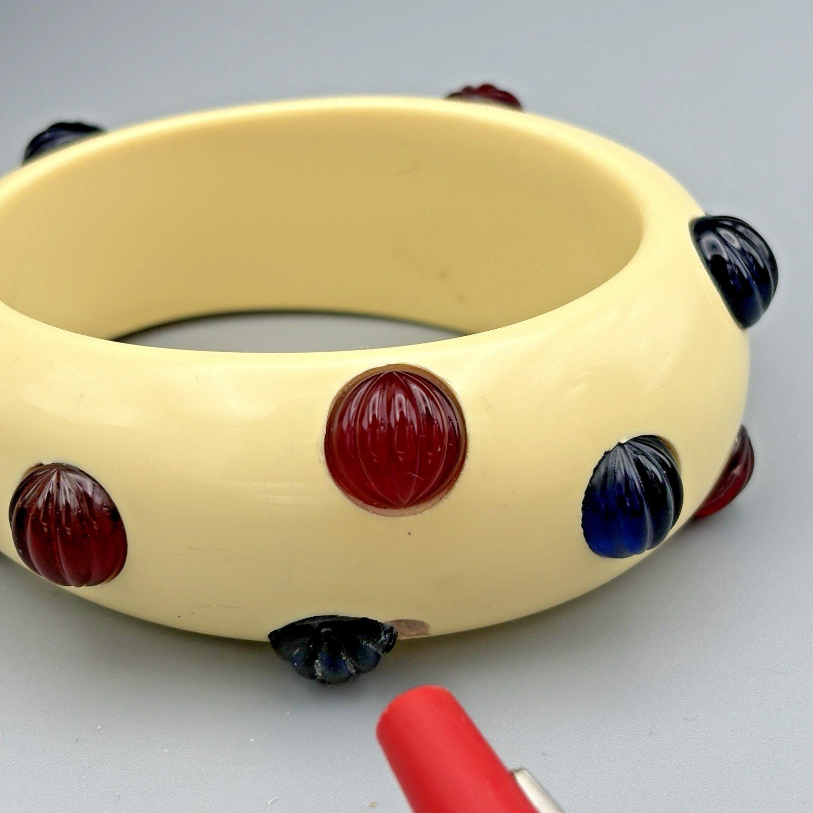 Vintage Kenneth J Lane KJL Chunky Bracelet Bangle Gripoix Stones Cream Blue Red