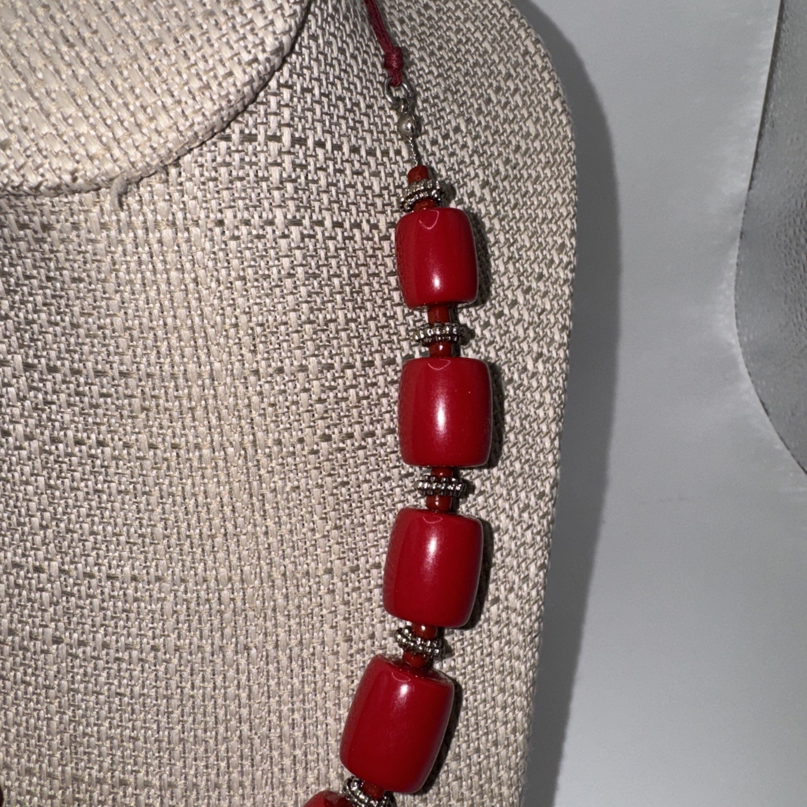 Retro 70’s Lipstick 1946 Red Bead Necklace Silvertone Lucite Chunky Classic