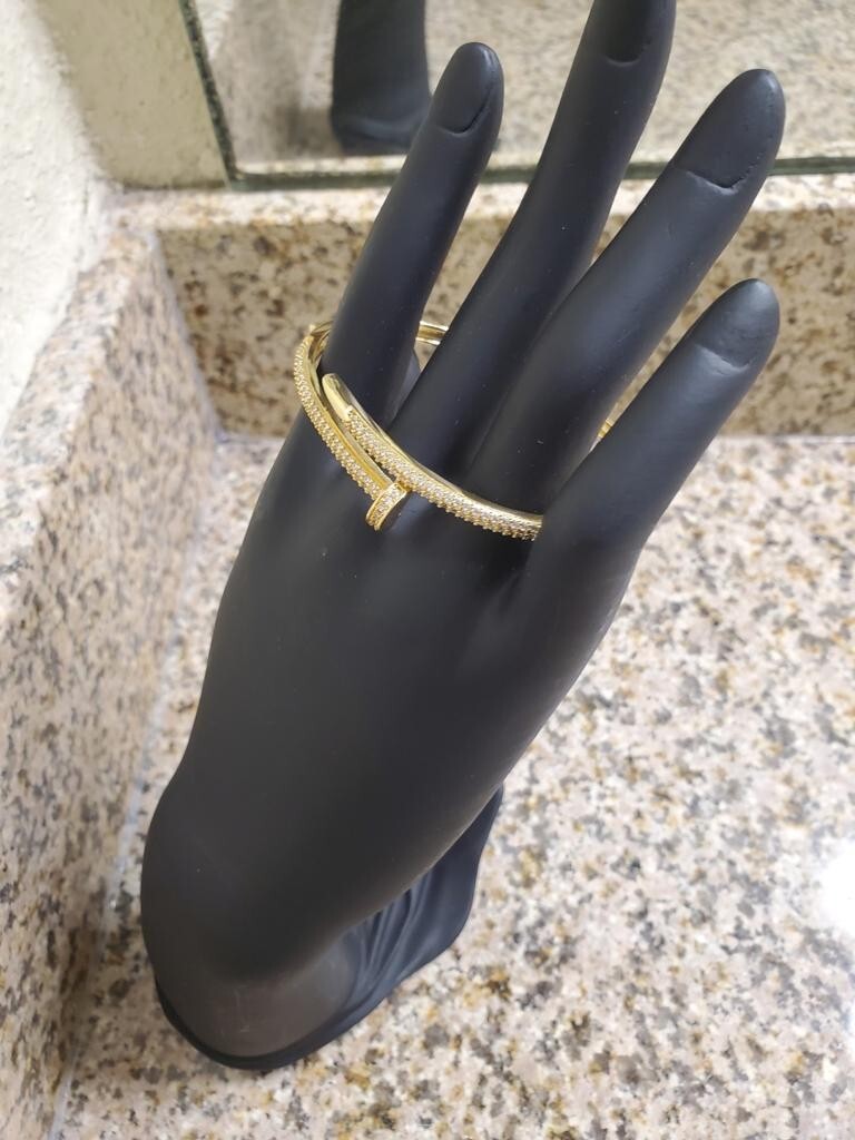 Durable, Lightweight And Long-lasting Fashion Bracelet