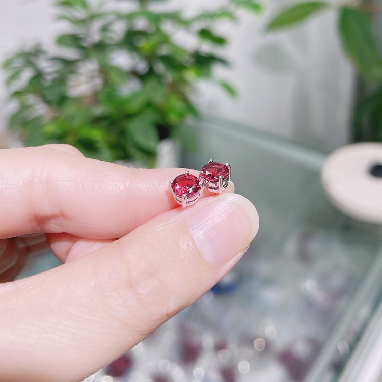 Colorful AAA Cubic Zirconia Stud Earrings Women’s Four-claw Cute Zircon Stud Ear
