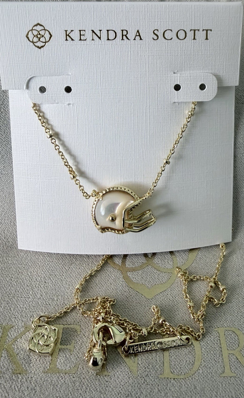 ✨NEW💗Kendra Scott💗Football🏈 Helmet Mother Of Pearl Pendant “Gold” Necklace