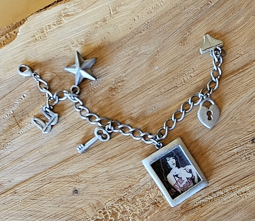 Bettie Page Charm Bracelet NECA Hot Topic Matte Silver-tone 7″ Betty Page