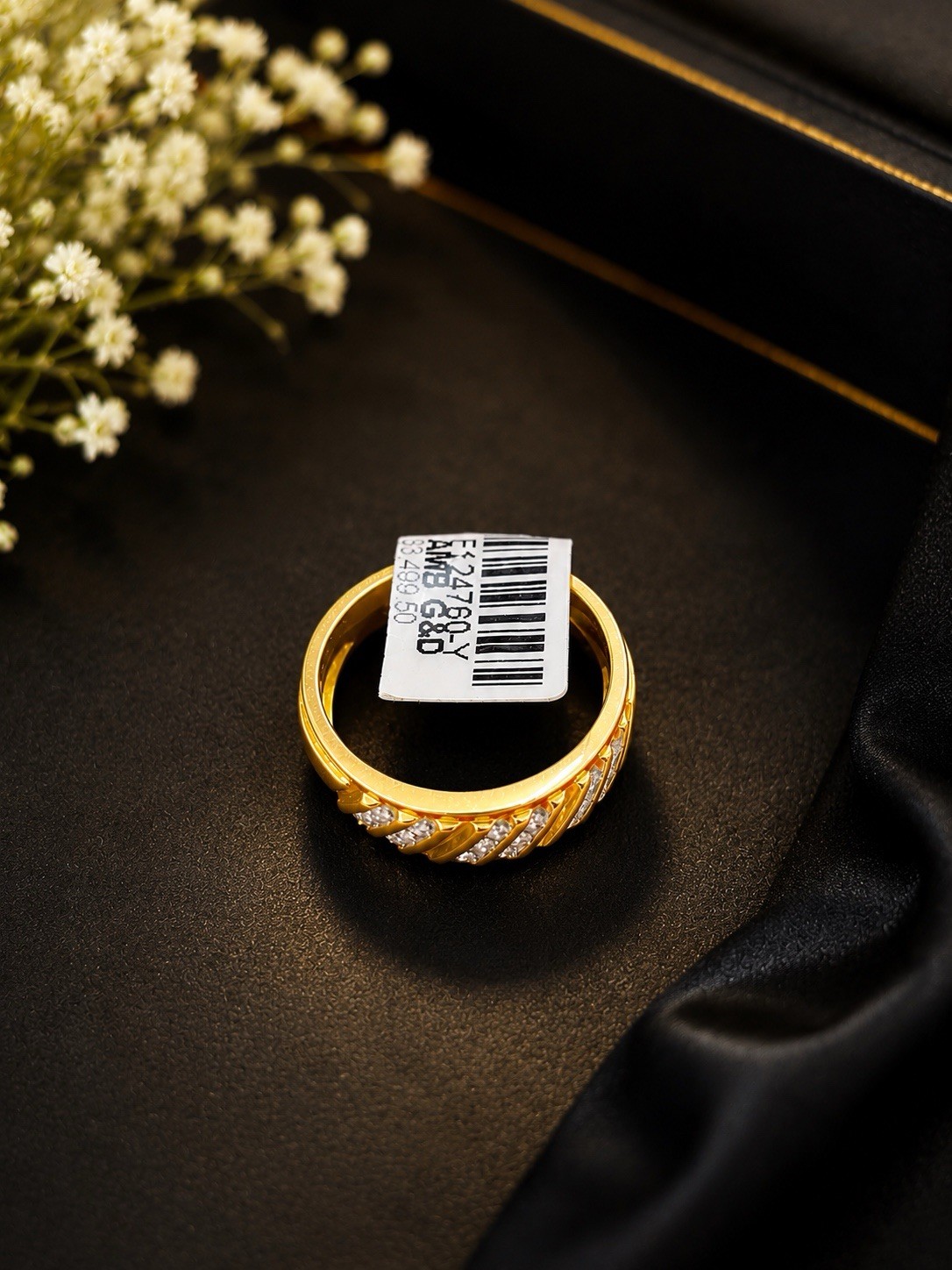 Gold Tone Band Ring Size 8 Clear Round Stone Crystal Accent Metal Fashion