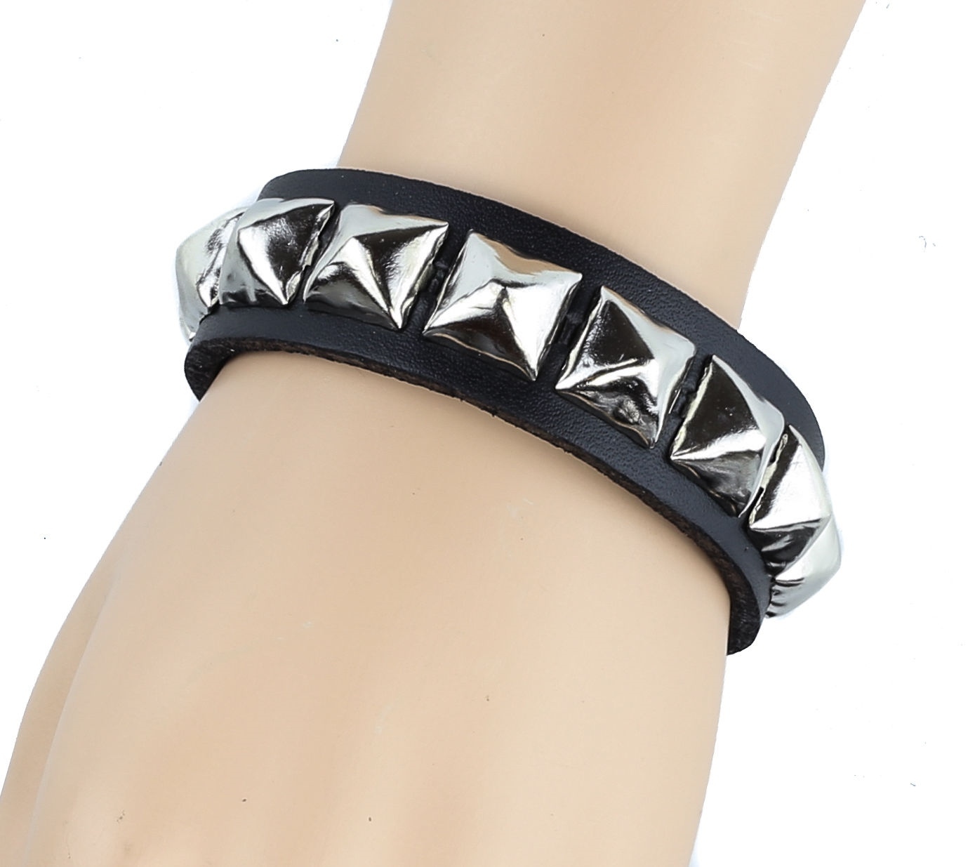 Single Row Silver Pyramid Stud Punk Gothic Bikers Metal Genuine Leather Bracelet