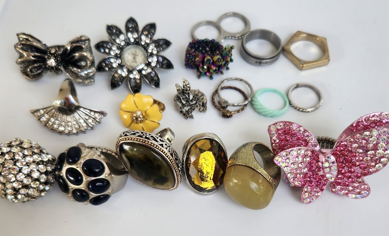 Costume Jewelry Mixed Style Rings Lot of 19 watch rings elastic band Dome
