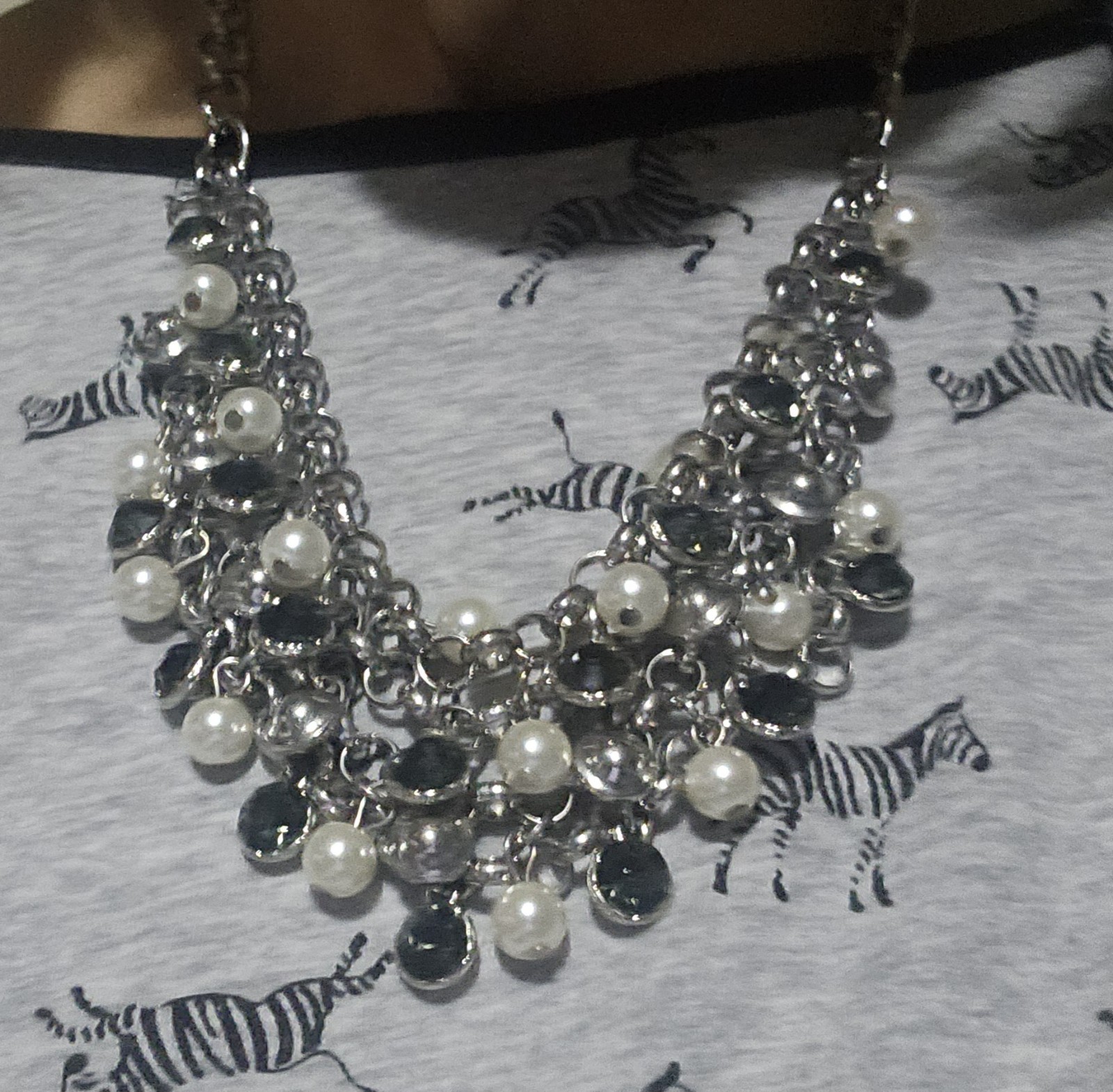 NY BRAND GREY RHINESTONES & FAUX PEARLS SILVER TONE BIB NECKLACE SPARKLY