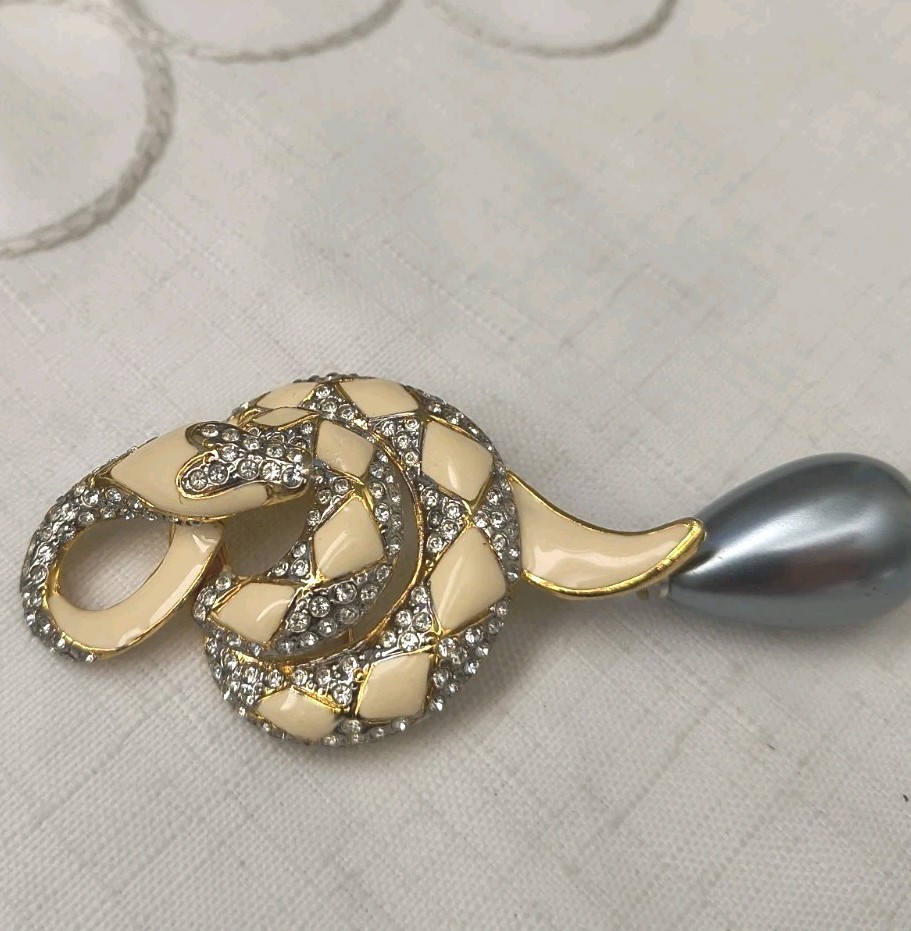 VINTAGE Kenneth Jay Lane Enamel Coiled Snake W/Pearl Drop Gold Tone Pin