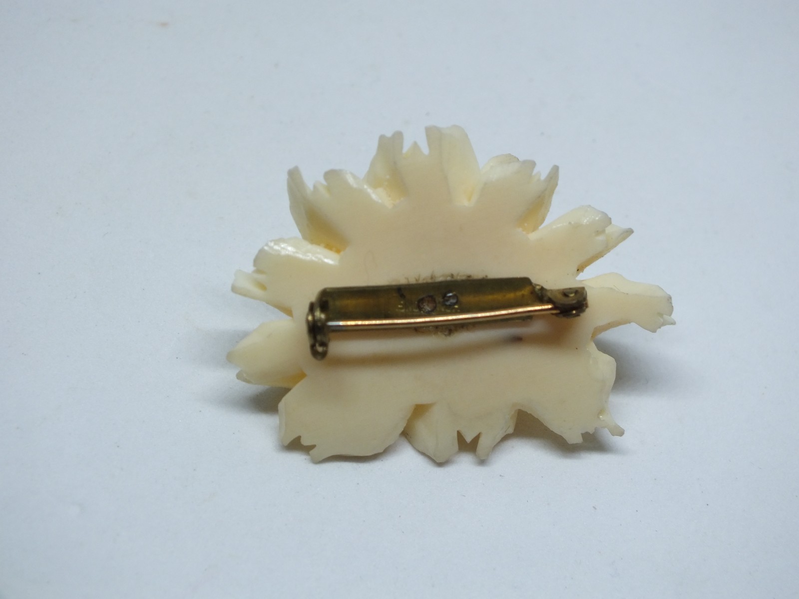 Beautiful Brooch Pin Flower Off White Carved Resin 1 3/4 x 1 1/4″ NICE