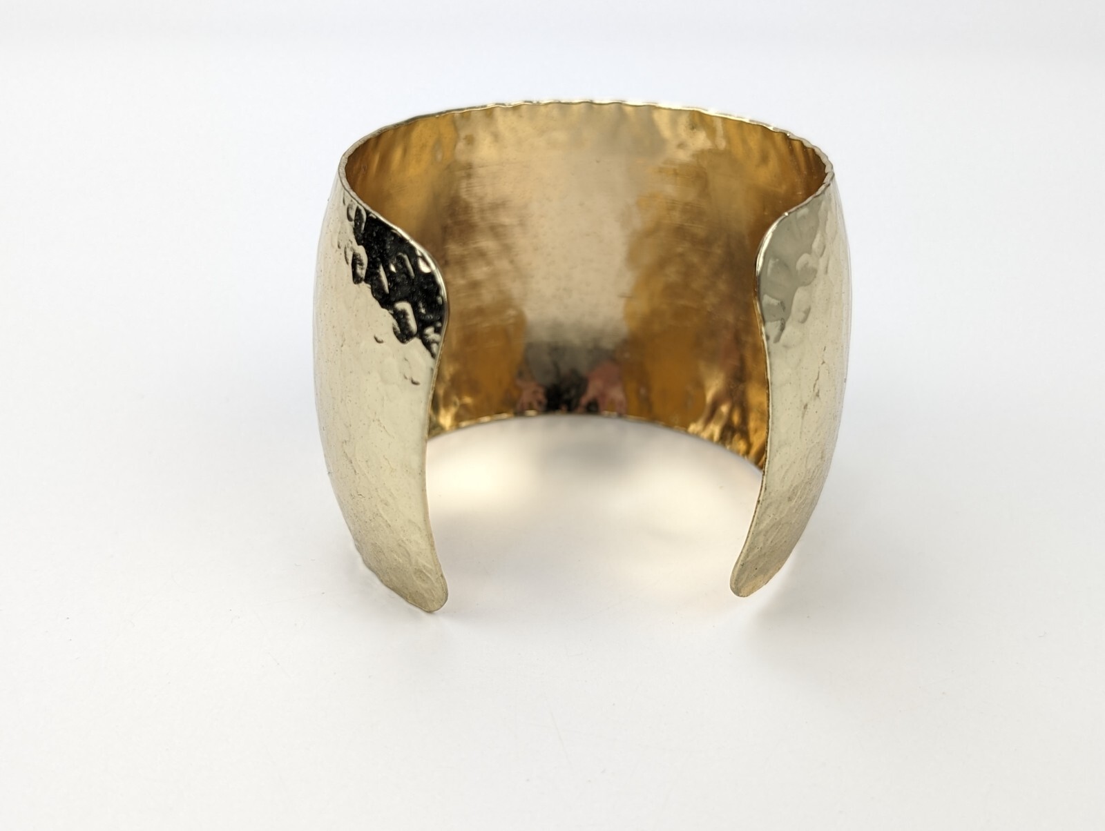Graziano Acrylic Faux Druzy Chunks Hammered Gold Tone Cuff Bracelet 2″ Wide