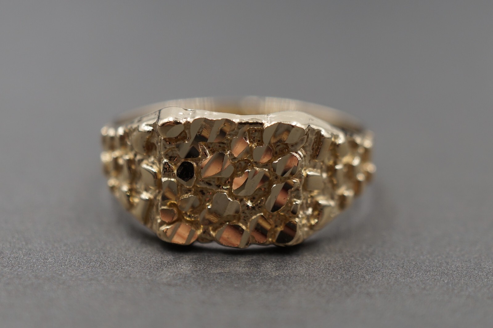 14K Solid Yellow Gold 10MM Diamond Cut Men Women Nugget Band Ring. Size 9.5