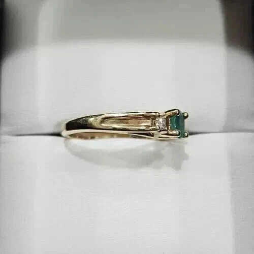 Simulated Emerald 1.0Ct Round Cut 3 Stone Engagement Ring 14K Yellow Gold Plated