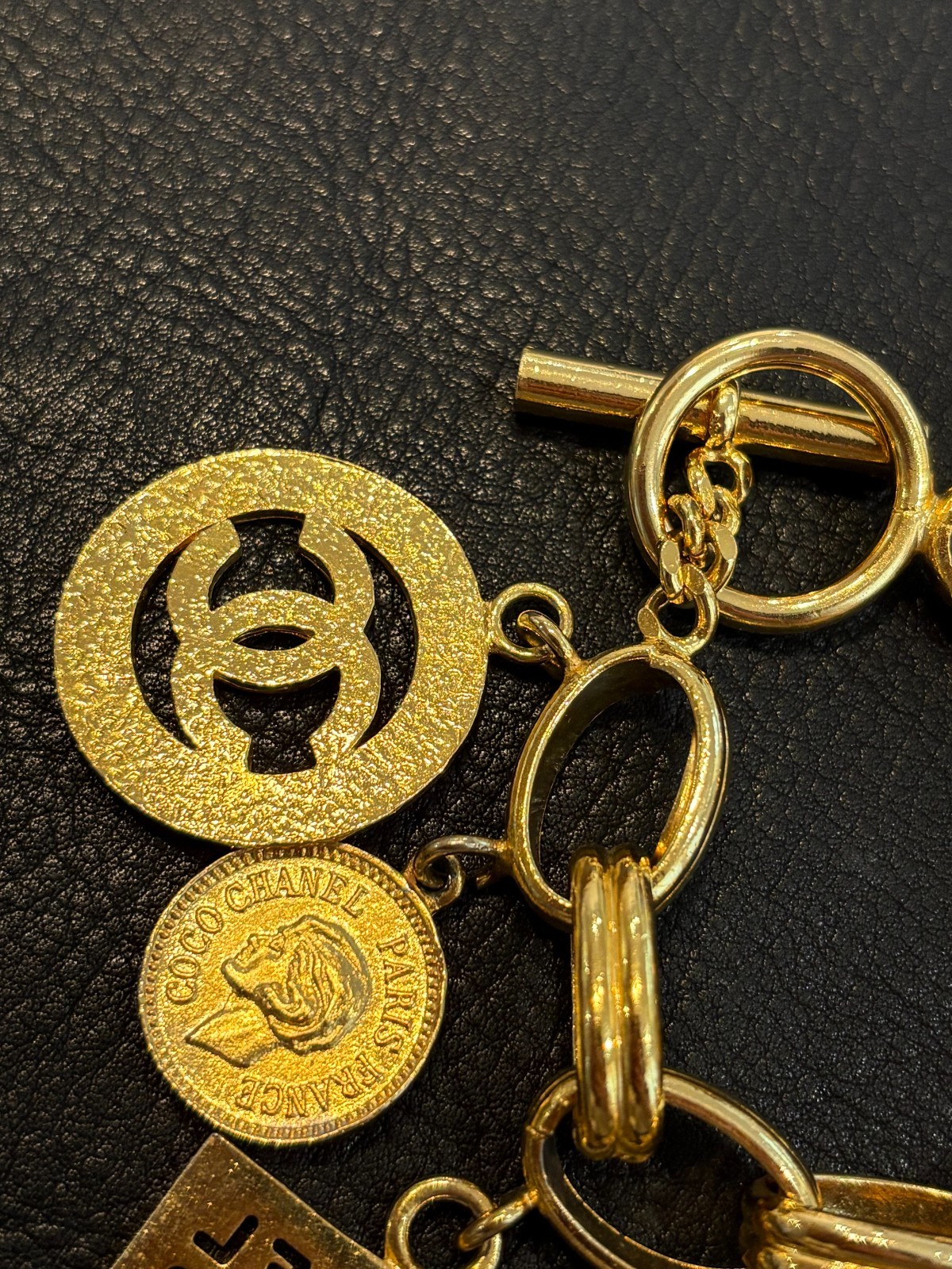 CHANEL Bracelet Bangle AUTH Coco Mark chain Logo Vintage Rare GOLD Icon 28 F/S