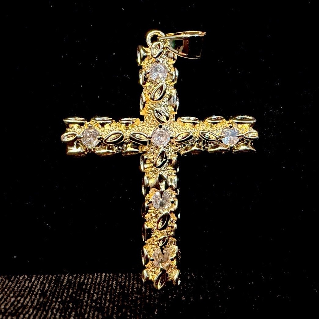 18K Gold Filled 2in Cross Pendant w/Moissanite Diamonds. Very Nice Piece!