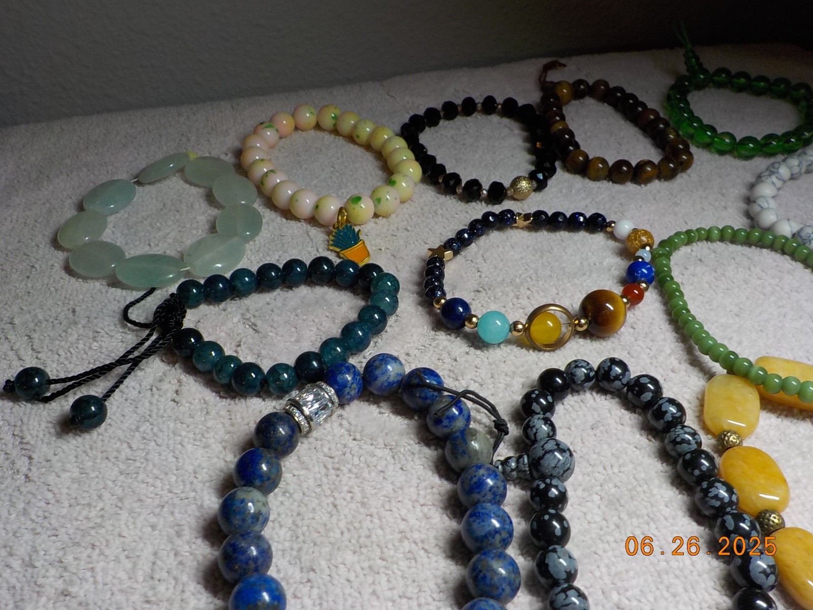 LOT OF 13 STRETCH BRACELETS/BANGLES GLASS/STONE/METAL/TIGERS EYE/LAPIZ 8.6 OZ