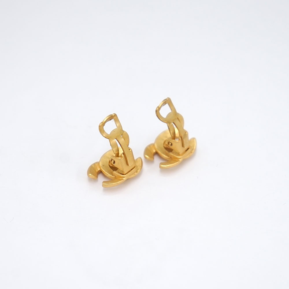 CHANEL CC Logos Vintage Clip-On Earrings Gold Tone 00T Auth w/Box #8313