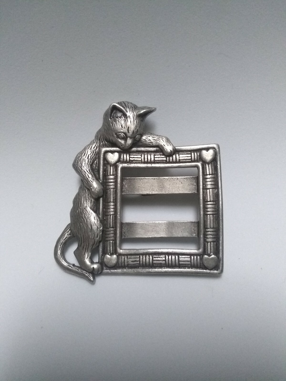 “JJ” Jonette Jewelry Silver Pewter CAT Picture Frame with Hearts Pin Broch