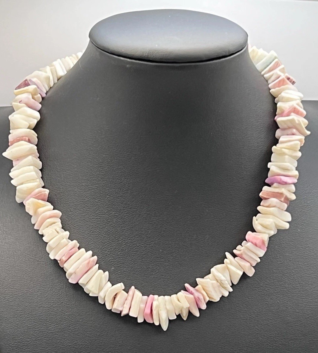 Vintage Hawaiian Puka Shell Large Chips Pale Pink & White Necklace Beach Surfer