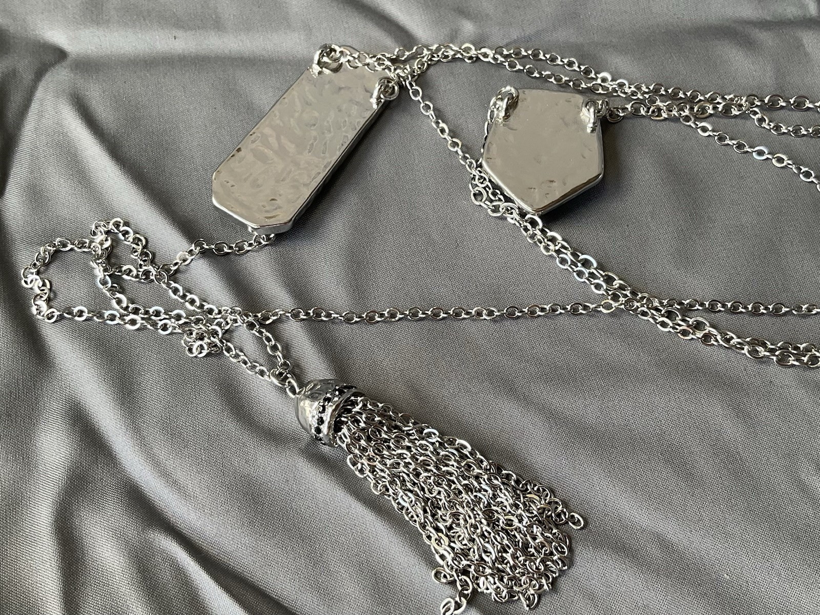Chico’s Silver Tone 3 Adjustable Length Chain Necklace W/pendant & Tassel #1190
