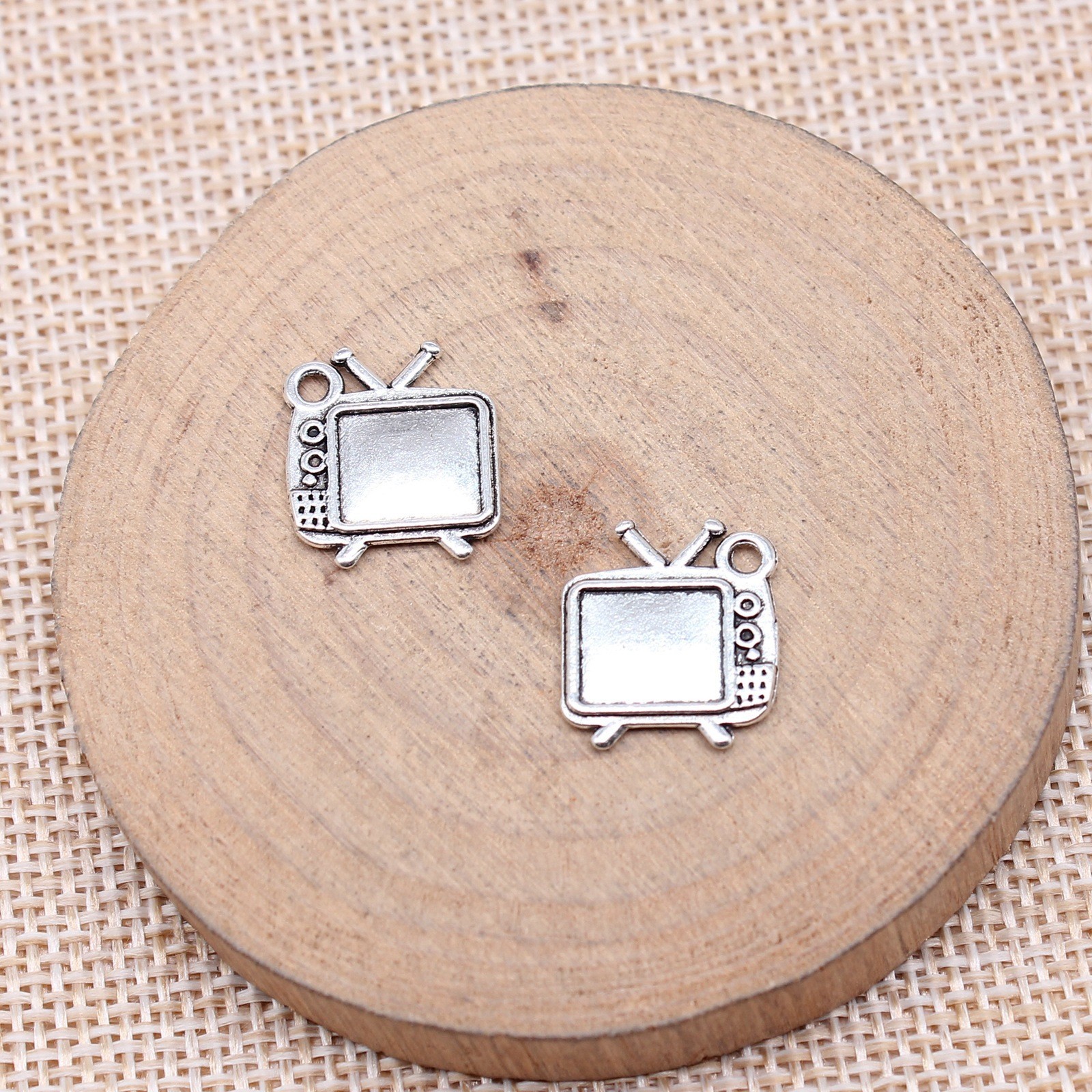50PCS Silver Tone Metal 2 Sided TV Television Charm Pendant GGS180