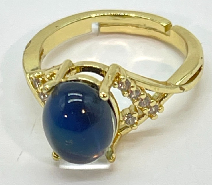 Ring Gold Tone Mood Ring Starts off Blue & Changes Color. Size 7 Adjustable