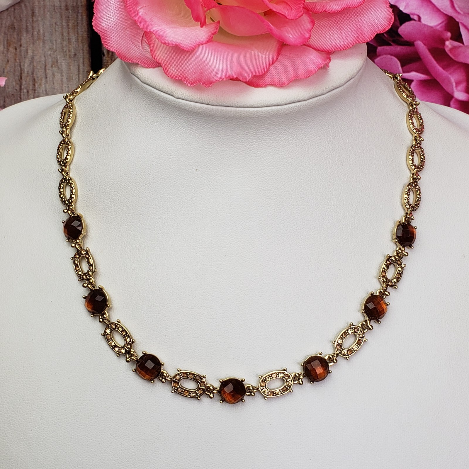 LIZ CLAIBORNE Amber Color Lucite Rhinestone Gold Tone Link Necklace Choker