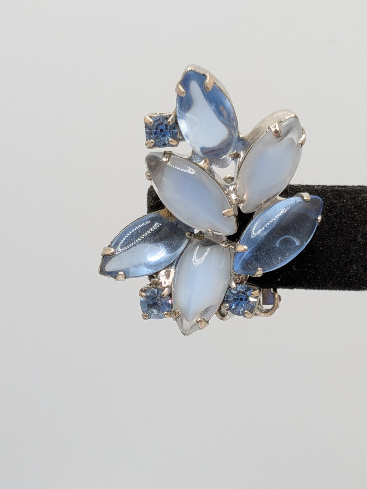 Vintage 1960th Juliana open Back Blue Marquis Rhinestones Clip on Earrings