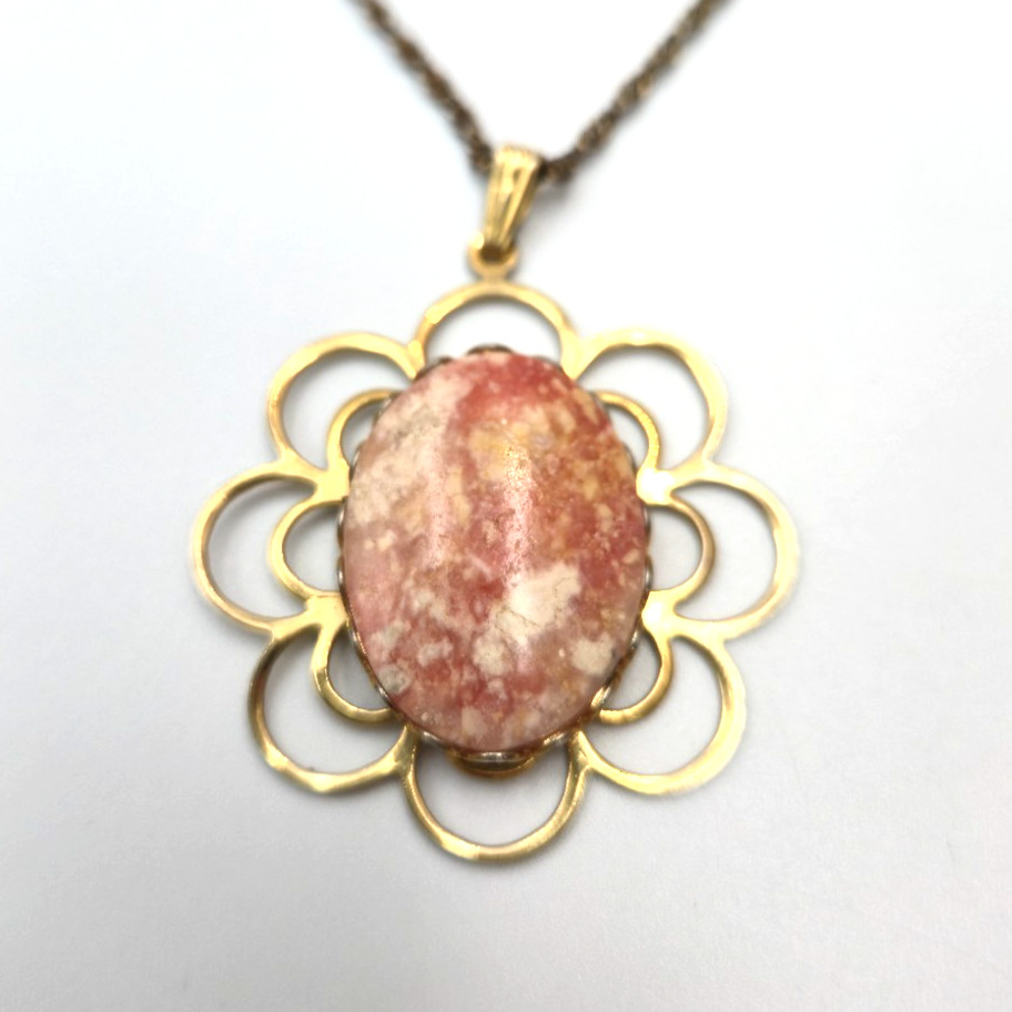 Vintage Flower Pendant Necklace Gold Tone Pink White Marbled Cabochon 208