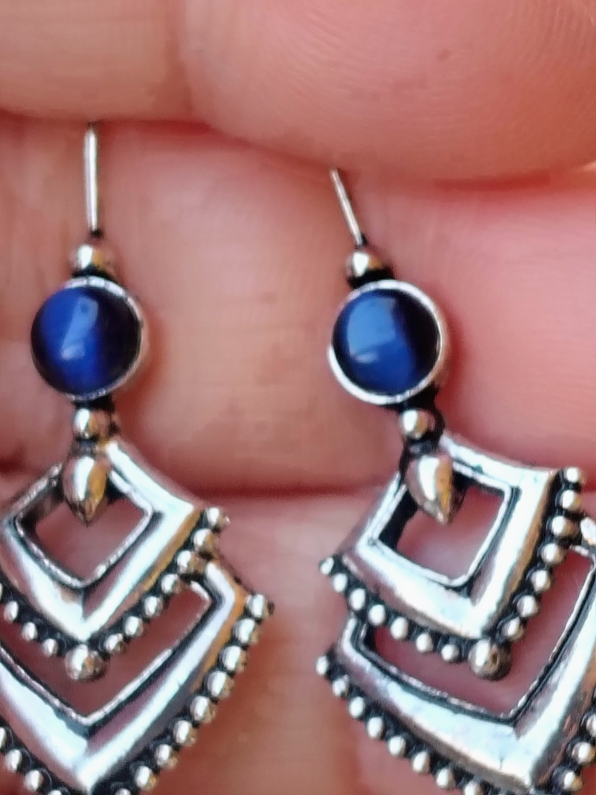 E790 Avon Blue Cats Eye Silvertone DropDangle Earrings 2003 NOS Beaded Geometric