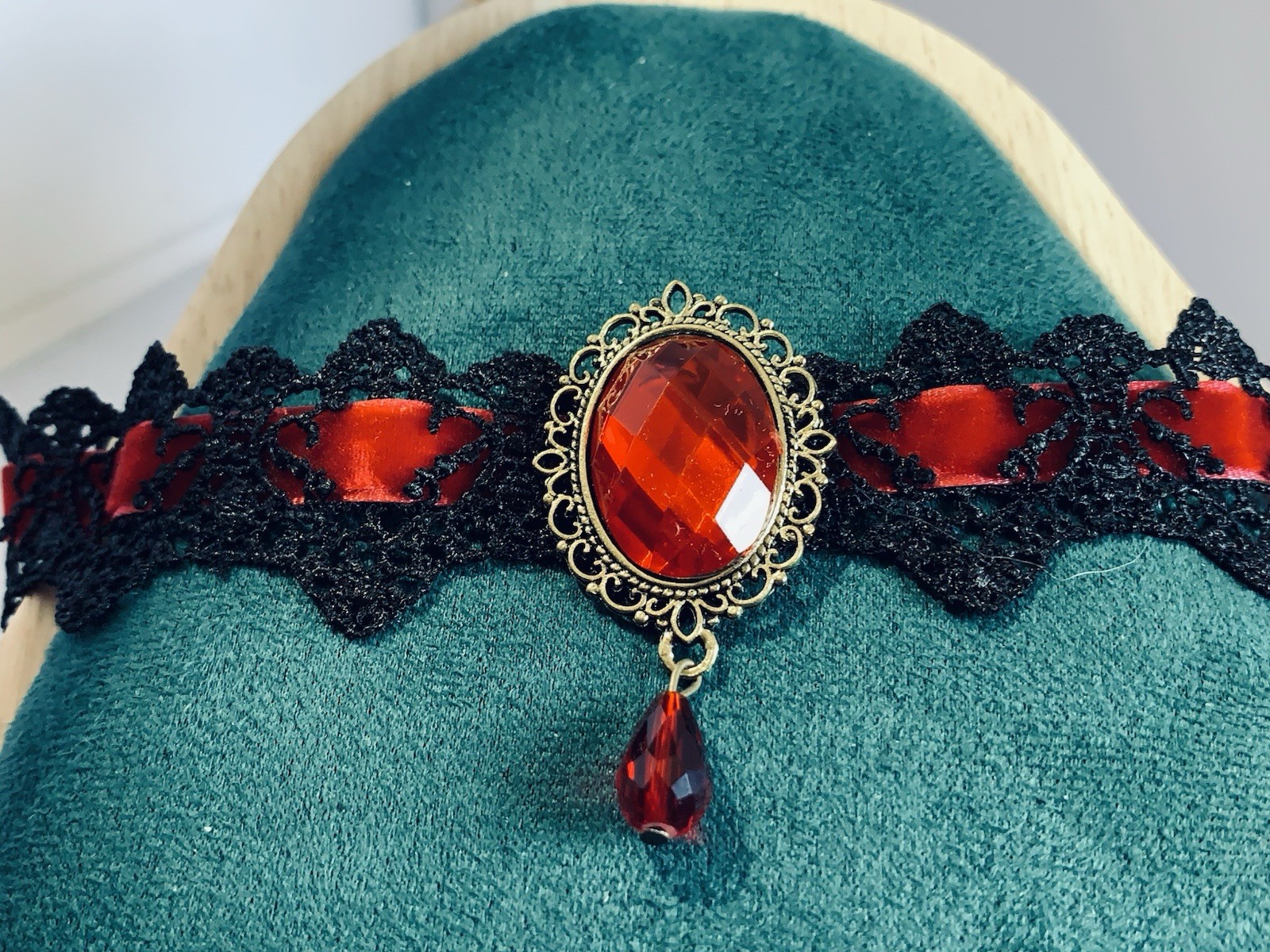 Gothic Black Lace Red Velvet Ribbon choker cosplay Halloween red Central gem NWT