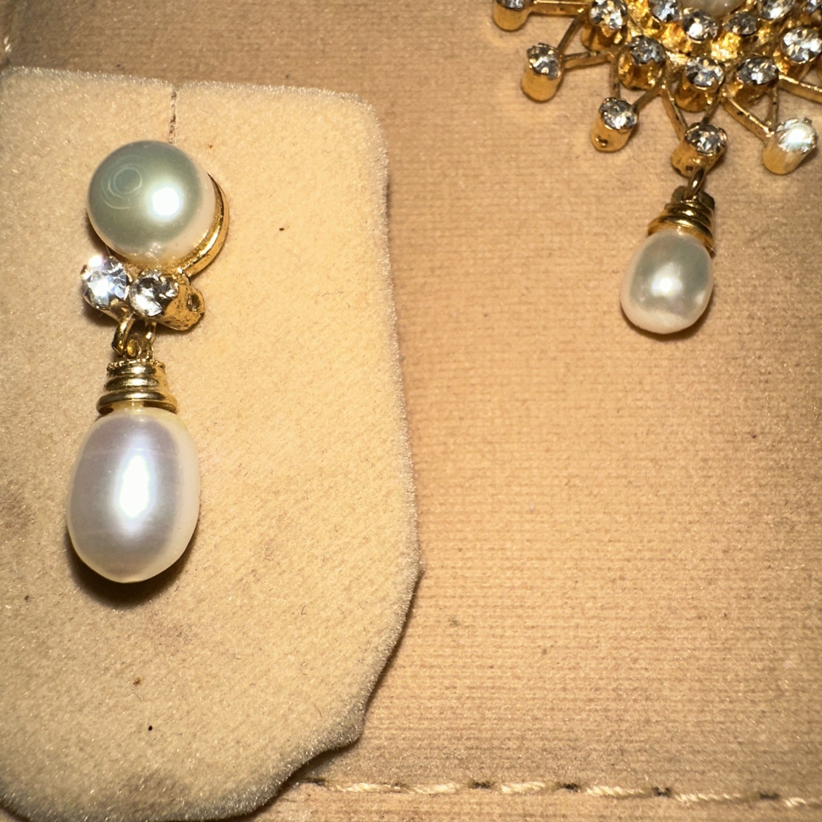 New v Elegant Good Quality Pears and Zirconia Necklace with Earrings Set