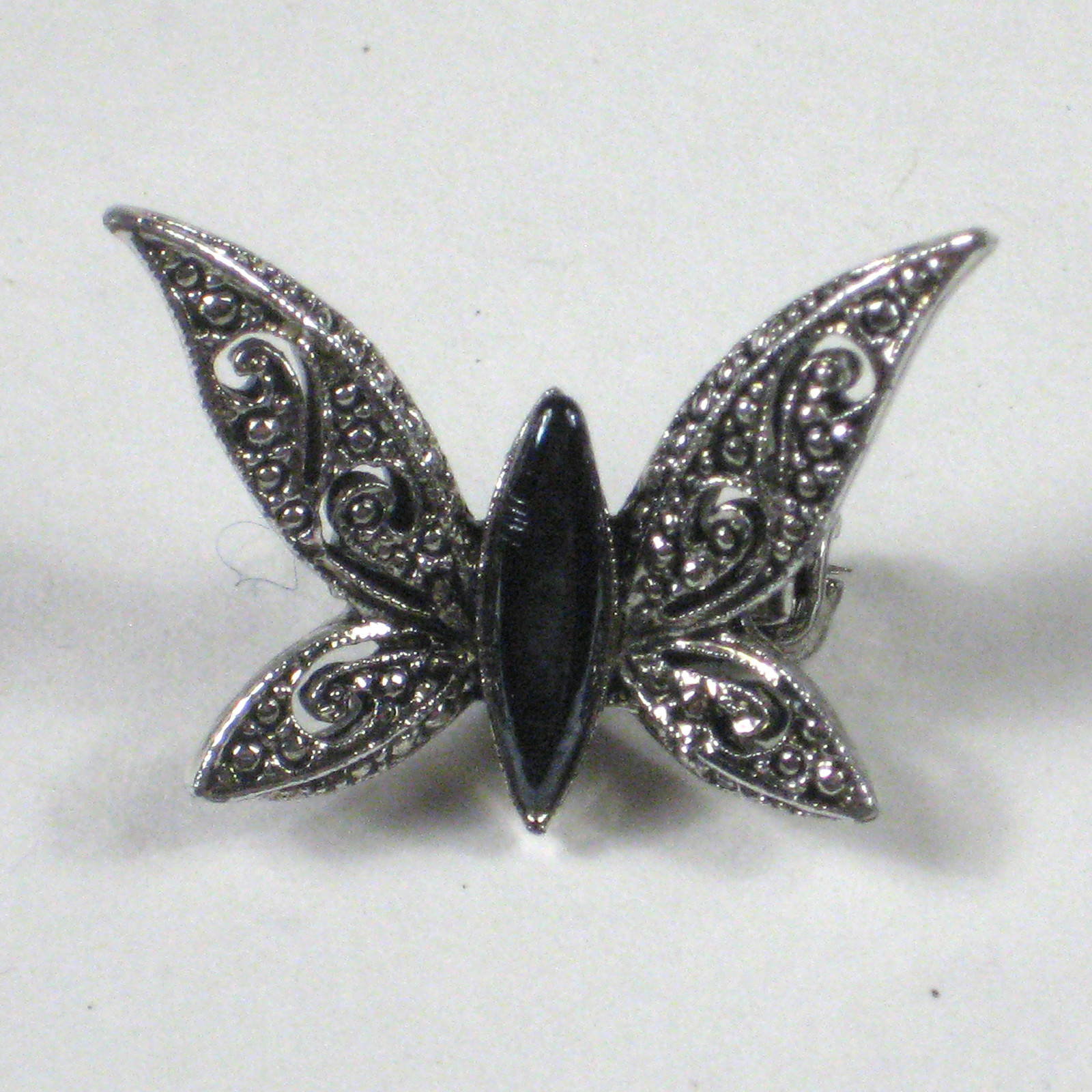 Butterfly Brooch Silvertone Unsigned Pin 1 x 1 1/8 Inches Filigree Pin