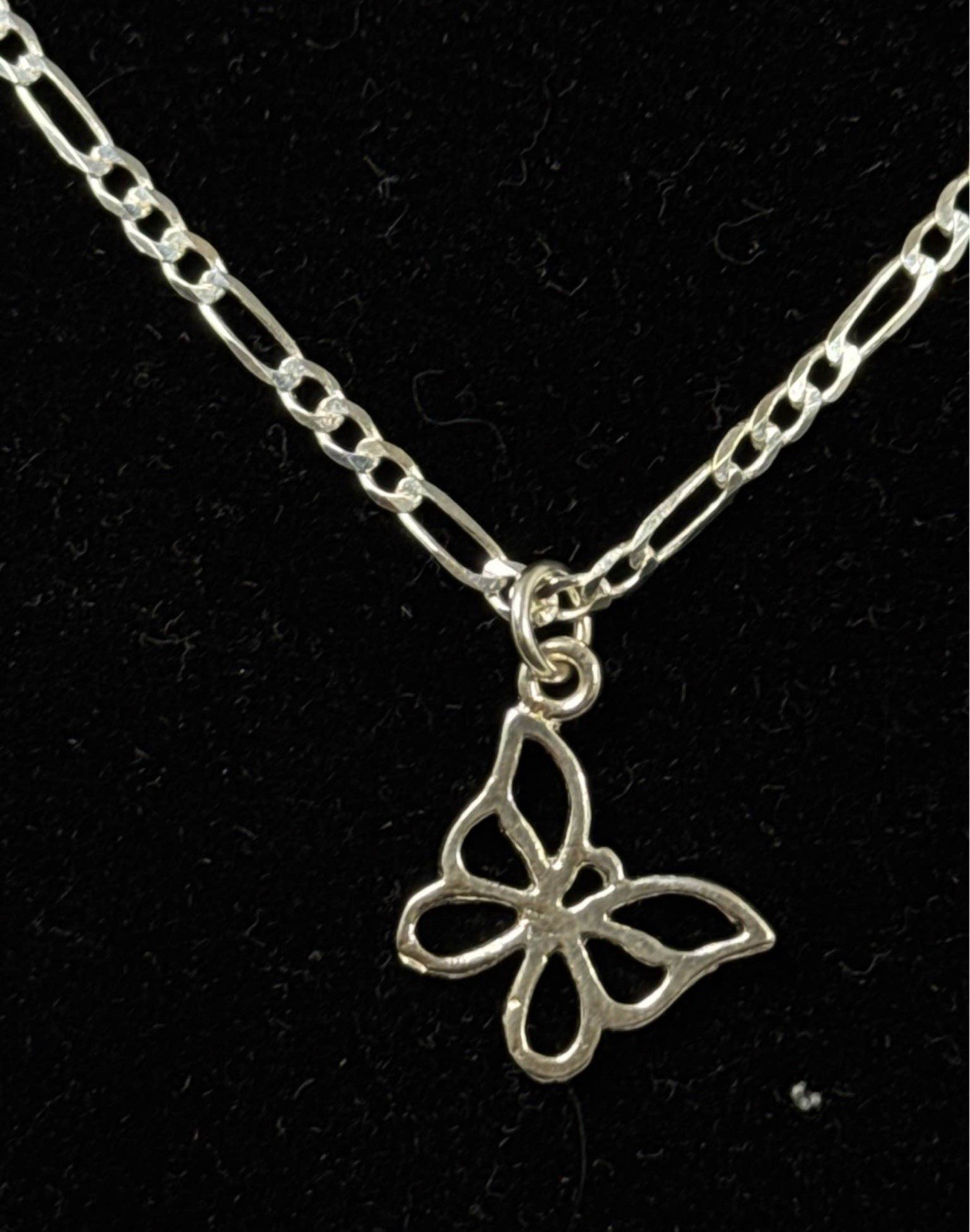 Cadena tejido fígaro con dije de mariposa para niña plata 925 – 18 inch